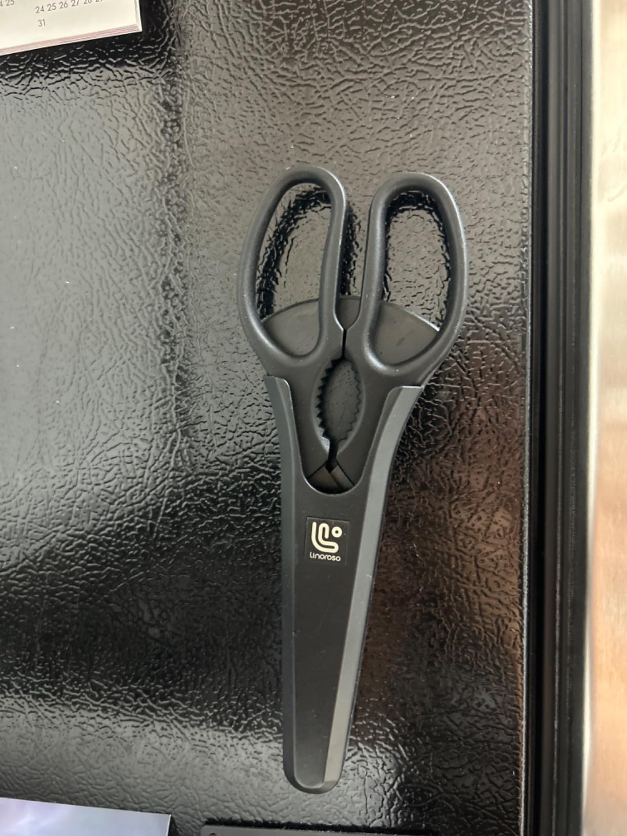 Linoroso Kitchen Shears Heavy Duty Kitchen Scissors with Magnetic Holder, Dishwasher Safe Scissors All Purpose Come Apart Blade Made with Japanese Steel 4034 for Meat/Vegetables/BBQ/Herbs, Black customer photo 2