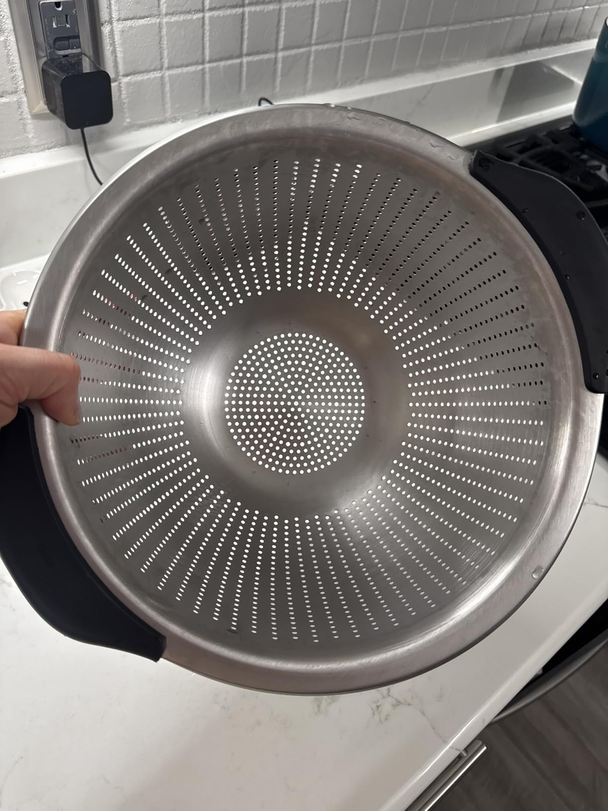 OXO Good Grips Stainless Steel Colander, 5 qt. Capacity, Strainer with Non-Slip Handles, Kitchen Colander for Pasta and Vegetables customer photo 1