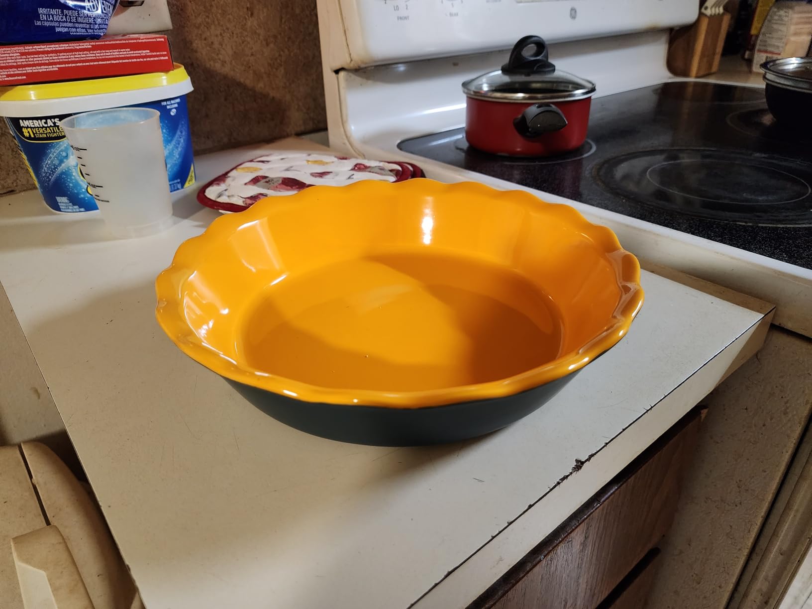 Sweejar Ceramic Pie Pan - 10 Inch Round Baking Dish for Dinner, Non-Stick with Soft Wave Edge customer photo 1