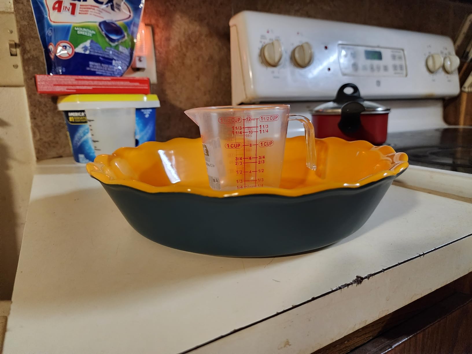 Sweejar Ceramic Pie Pan - 10 Inch Round Baking Dish for Dinner, Non-Stick with Soft Wave Edge customer photo 2