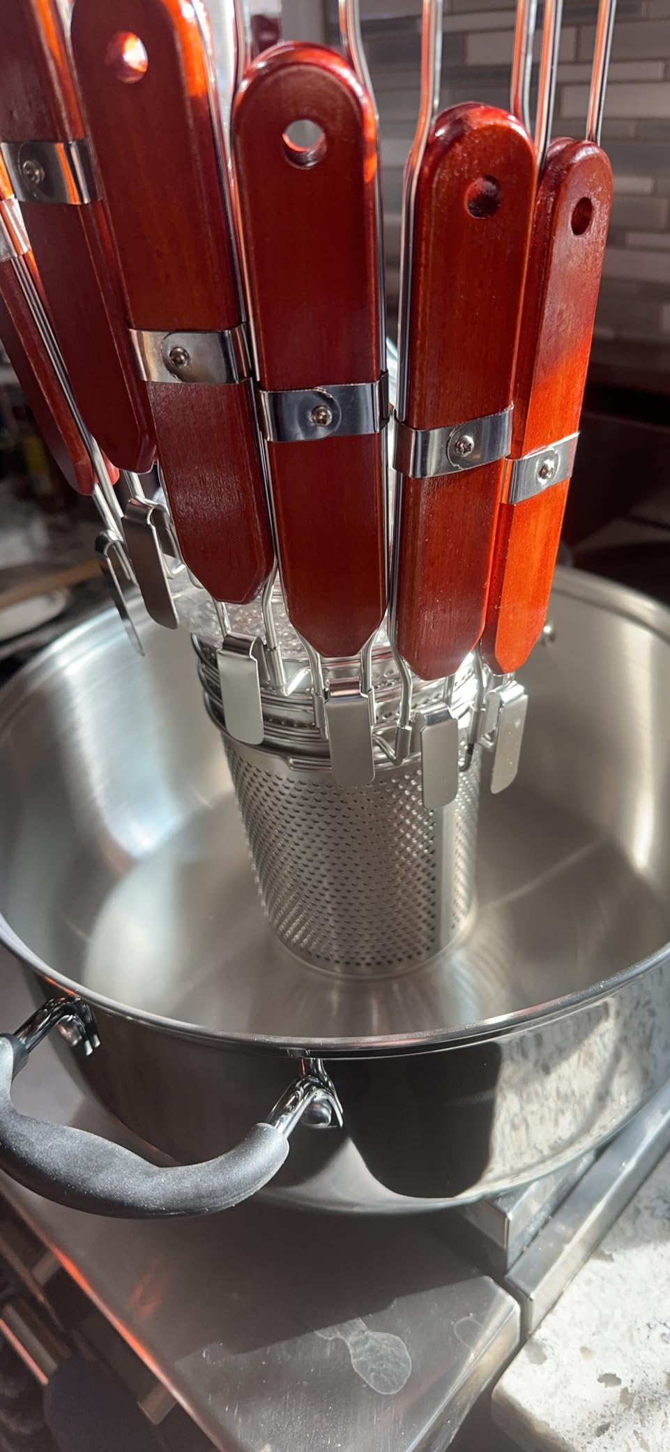 Tessco for you 6 Pcs Stainless Steel Pasta Basket with Wood Handle Pasta Strainer Kitchen Mesh Spider Noodle Strainer Skimmer Food Dumpling Noodle Blanching Basket(4.7 Inch,Red Brown) customer photo 2