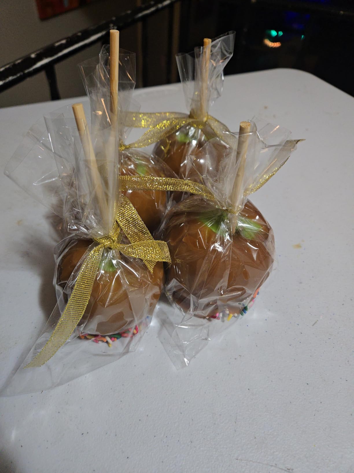 200 Pack Candy Apple Caramel Apple Sticks and Bags,100 Bags,100 Sticks, 50 Yard Gold and Silver Glitter Ribbon Caramel Apple Making kit customer photo 1