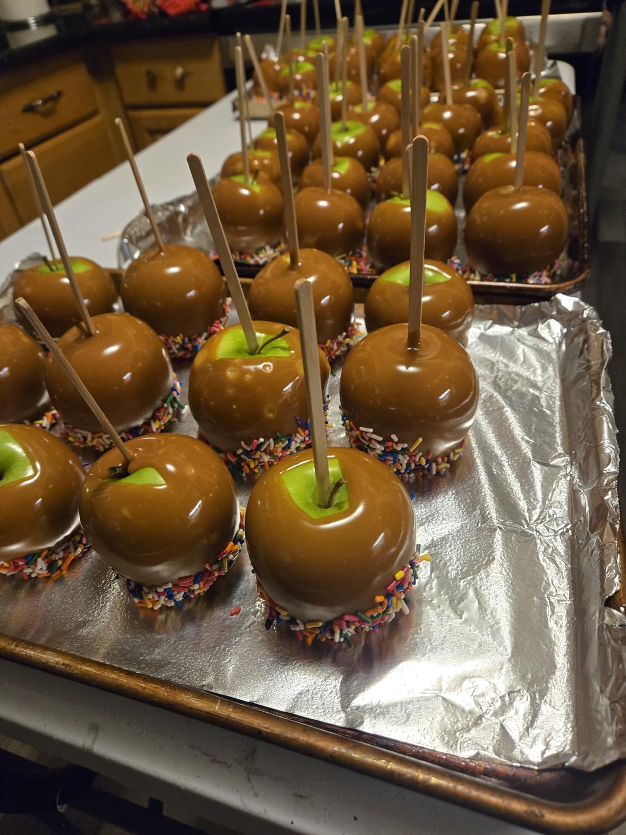 200 Pack Candy Apple Caramel Apple Sticks and Bags,100 Bags,100 Sticks, 50 Yard Gold and Silver Glitter Ribbon Caramel Apple Making kit customer photo 2