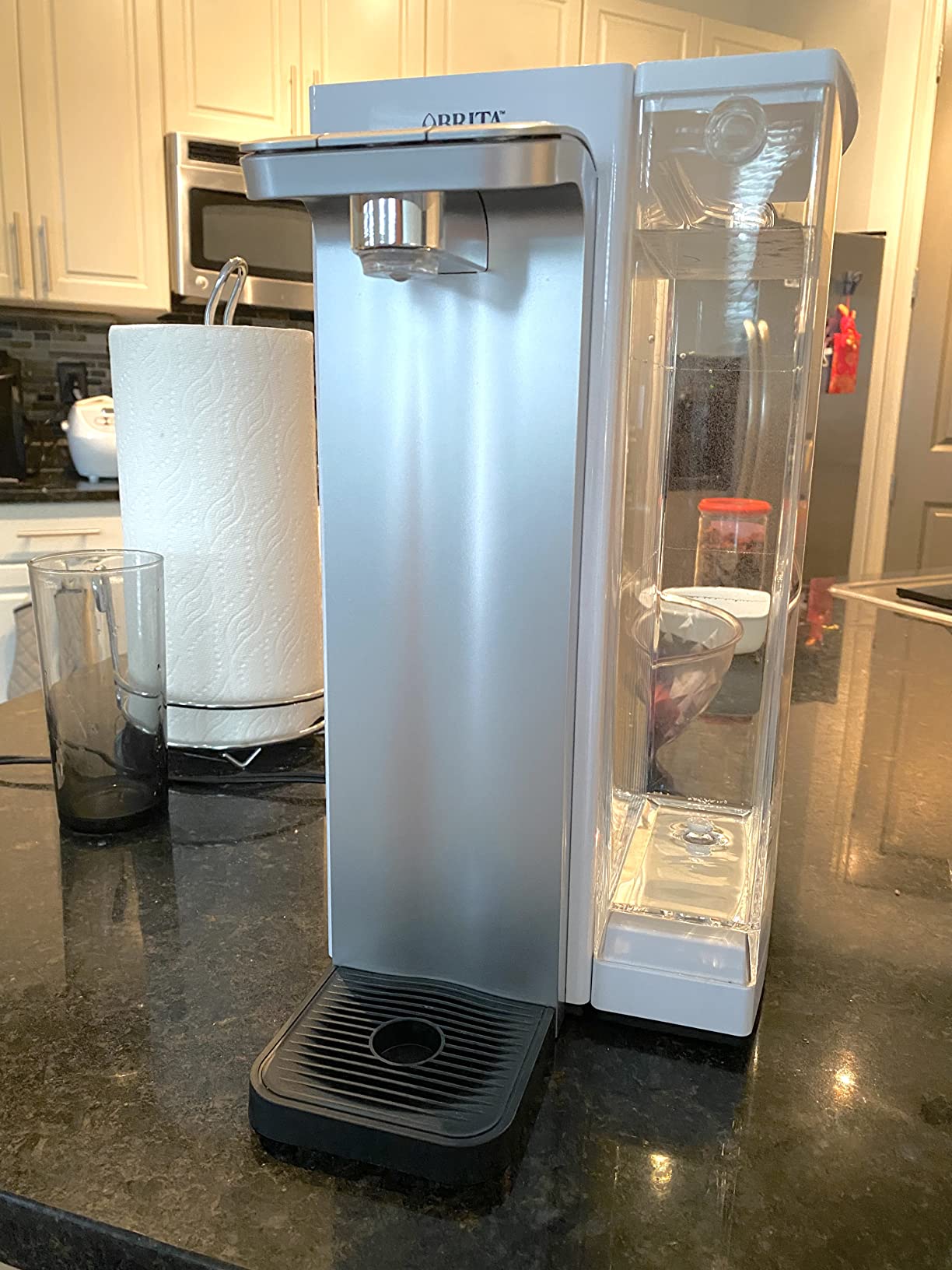 Brita Hub Instant Powerful Countertop Water Filter System, Reduces 70+ Contaminants, 12 Cup Water Reservoir, Includes 6 Month Carbon Block Filter, White customer photo 1