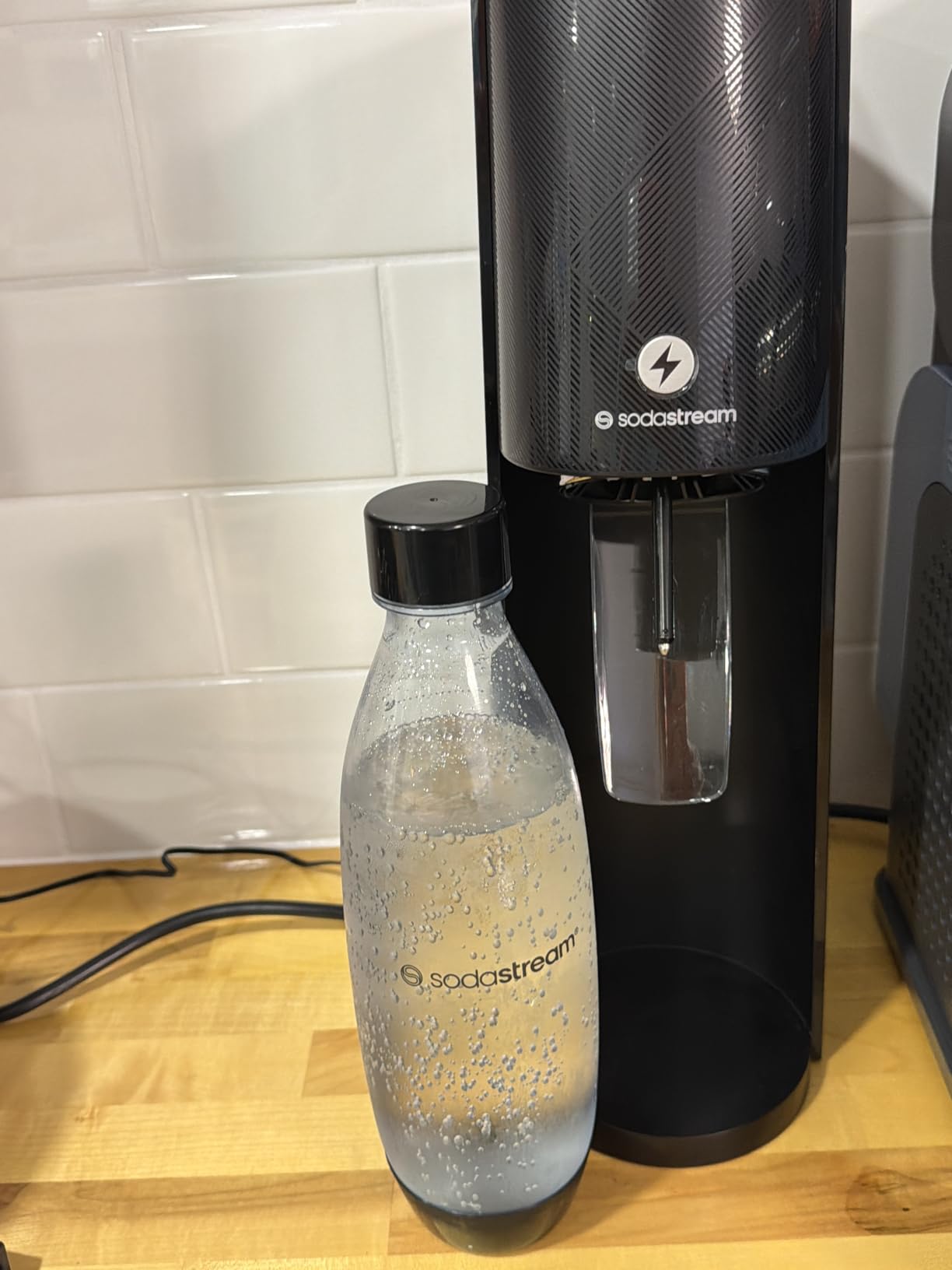 SodaStream E-TERRA Soda Maker Value Bundle | 3 Automatic Carbonation Levels | Includes 2x CO2 Cylinders, 3x 32 Fl Oz Dishwasher Safe Bottles, 2x Bubly Fruit Flavor Drops, 1x Power Adapter | Black customer photo 2