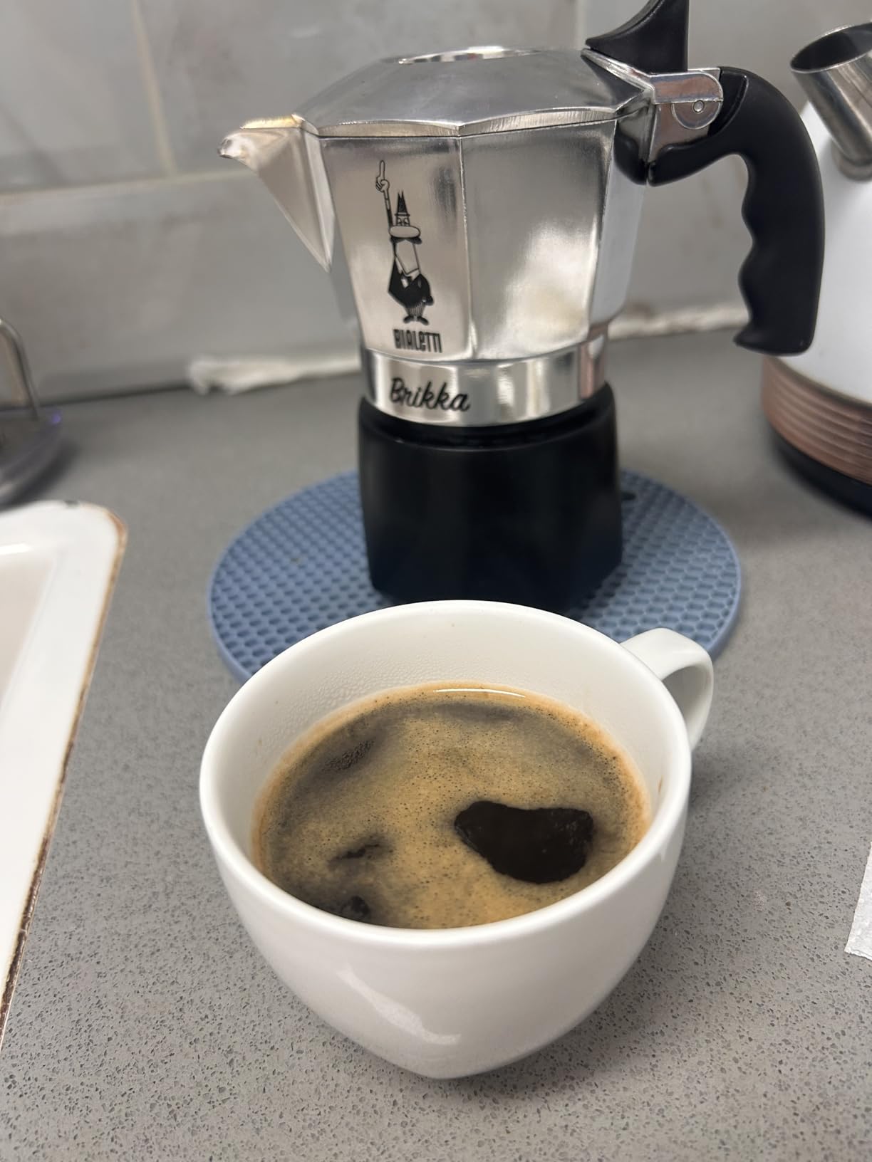 Bialetti Brikka Moka Pot - Crema-Rich Stovetop Espresso Maker, Italian Coffee Maker, 2 Espresso Shots (3.4 oz - 100 ml), Black customer photo 2