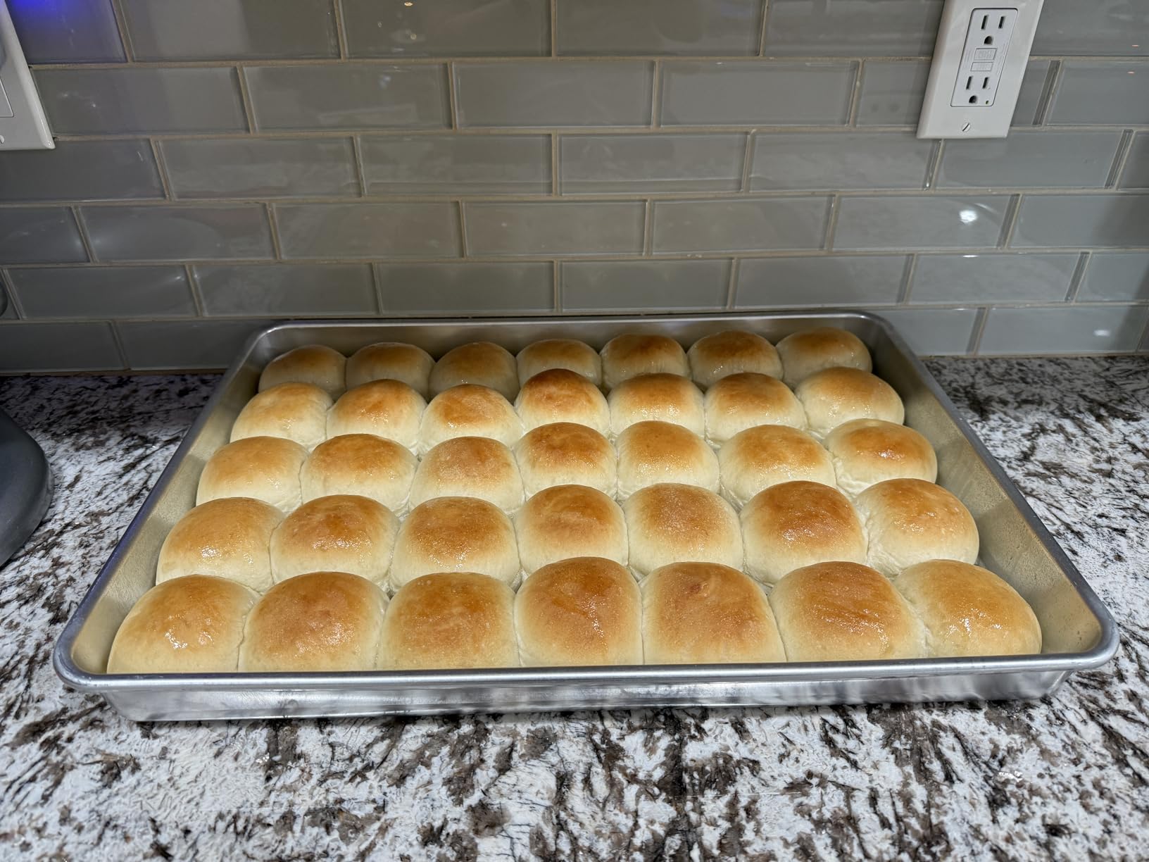Nordic Ware Extra Large High-Sided Baking Pan, 21.1 x 15 x 2 inches, XL Big baking pan Natural Uncoated Aluminum, Reinforced Steel Rim Prevents Warping, Big Batch customer photo 1