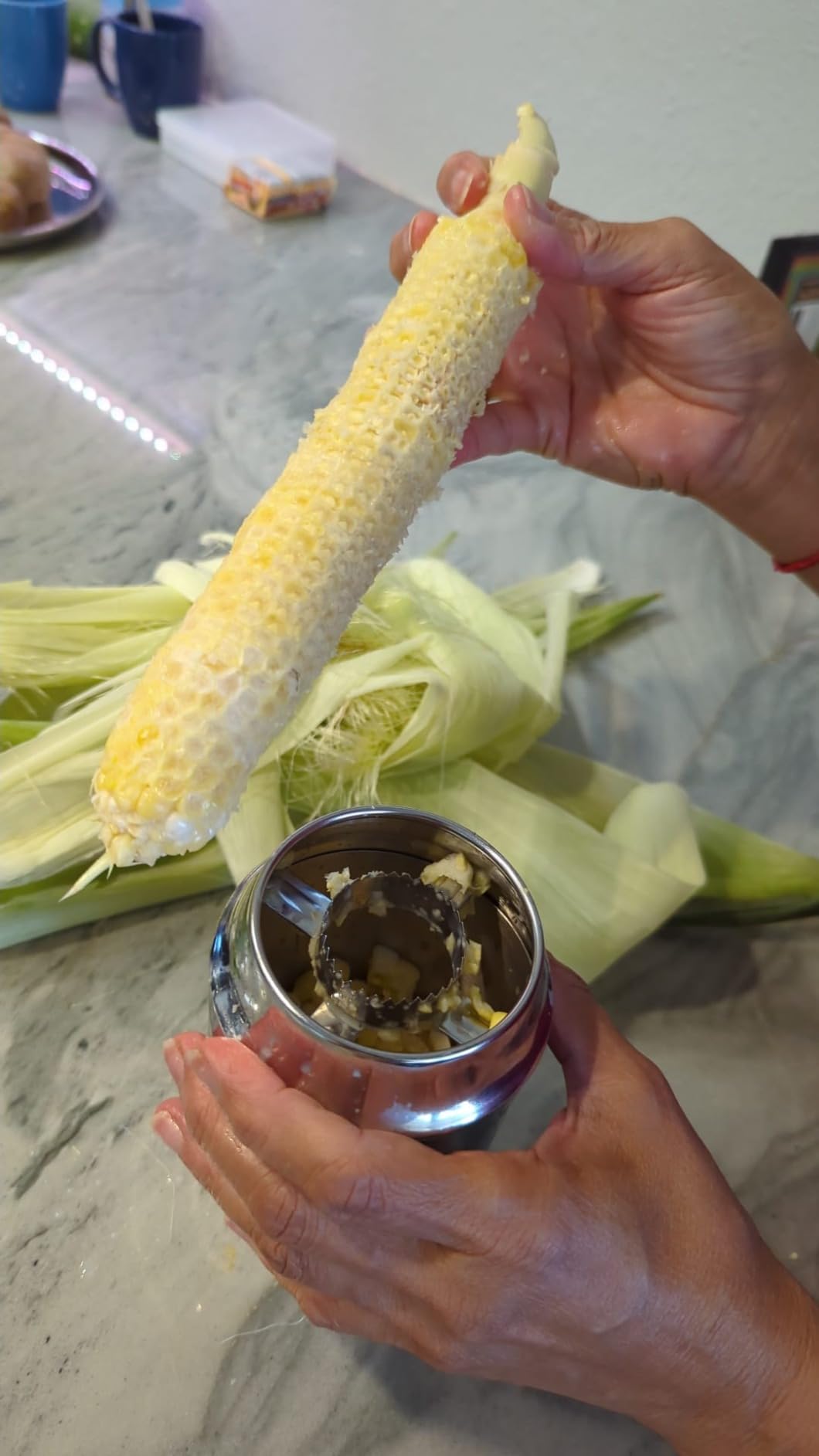 YYP Corn Cutter Peeler, Corn Cob Stripper with Cup [No Splatters or Mess], 304 Stainless Steel Corn on the Cob Remover Kitchen Tool, Corn Kernel Shucker Separator Slicer with Serrated Sharp Blade customer photo 1