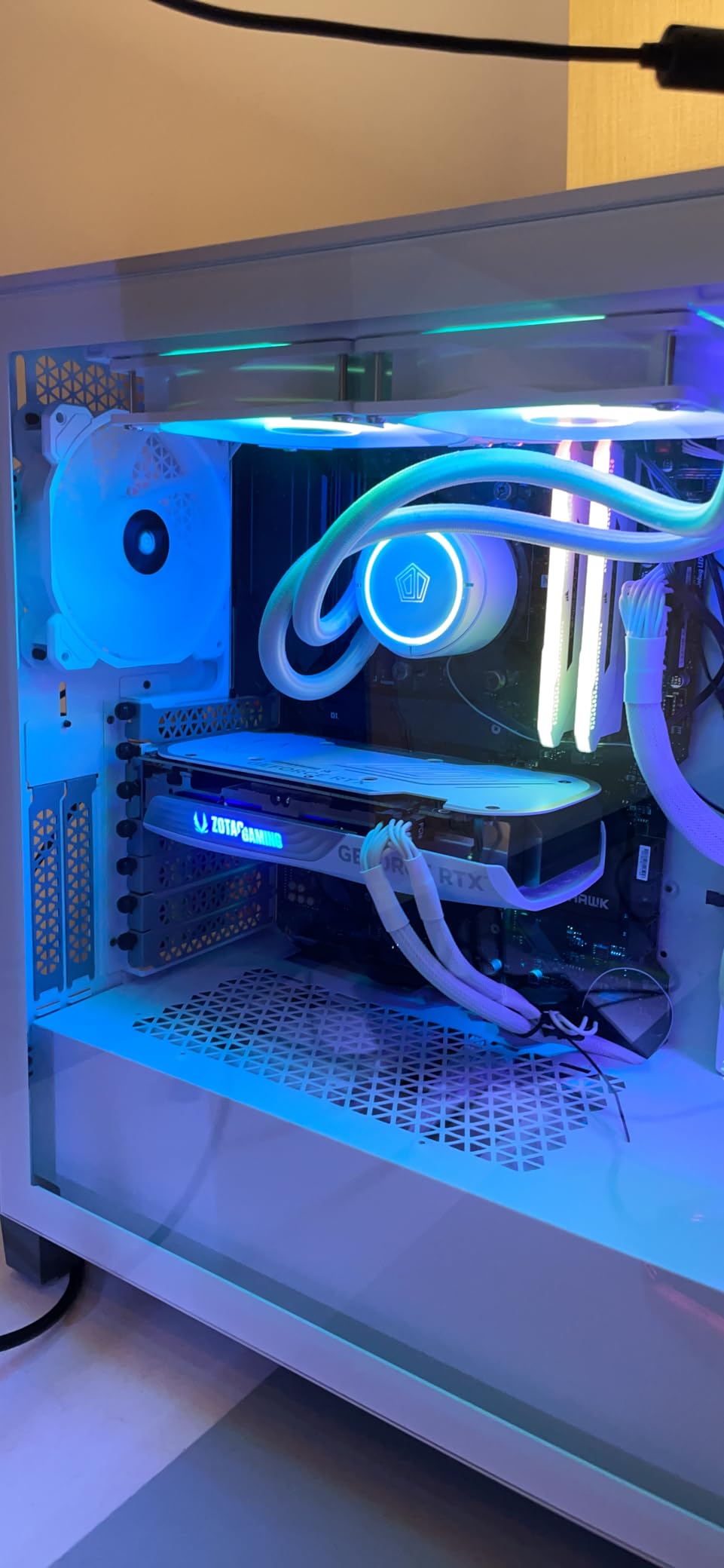 ZOTAC Gaming GeForce RTX 4060 Ti 8GB Twin Edge OC White Edition DLSS 3 8GB GDDR6 128-bit 18 Gbps PCIE 4.0 Compact Graphics Card, IceStorm 2.0 Advanced Cooling, Spectra RGB Lighting customer photo 2