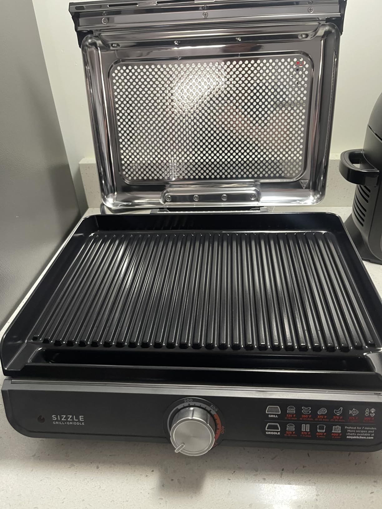 Ninja Griddle and Indoor Grill, 14 inch, Electric Grill, For Steak, Burgers, Salmon, Veggies, and More, Pancake Griddle, Nonstick, Dishwasher Safe, 500F, Even Cooking, Silver, GR101 customer photo 1