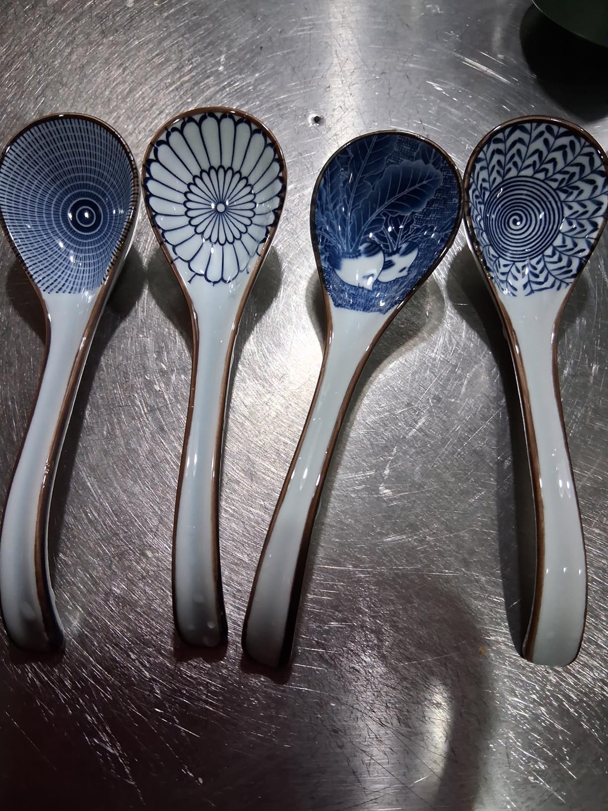 Asian Ceramic Soup Spoon, with Long Handle Easy to Hold, Non-slip Bottom, for Japanese Ramen, Chinese and Vietnamese Wonton, Noodle Soup Spoons (V86) customer photo 2