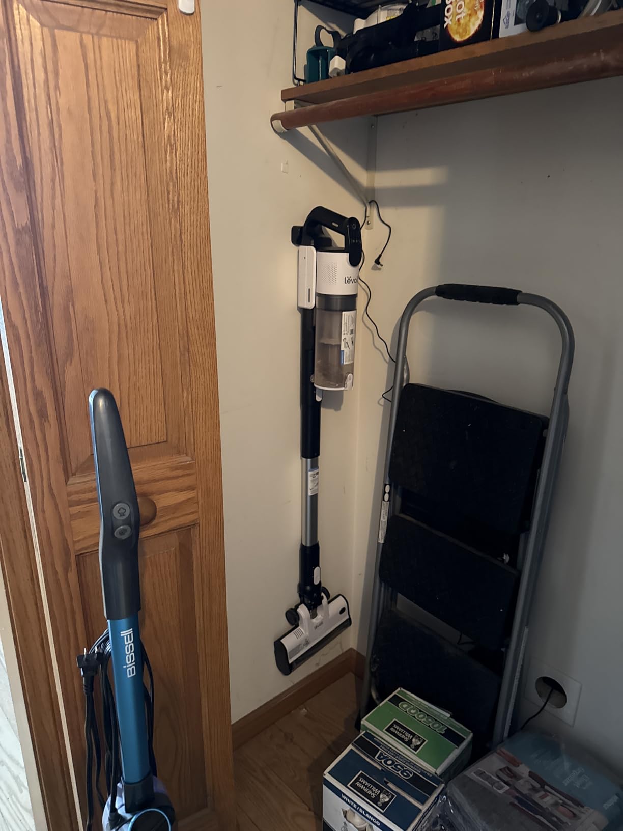 LEVOIT Cordless Vacuum Cleaner, Stick Vac with Tangle-Resistant Design, Up to 50 Minutes, Powerful Suction, Rechargeable, Lightweight, and Versatile for Carpet, Hard Floor, Pet Hair, LVAC-200 customer photo 1