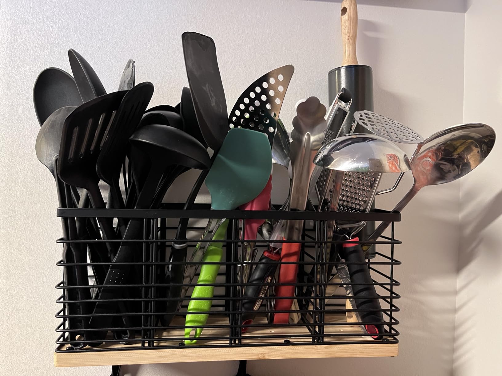 Suli Extra Large Kitchen Utensil Holder with 4 Compartments，Matte Black Metal holder with Wooden Base for Countertop，Farmhouse Utensil Organizer for counter, Rustic Cooking Storage Caddy for Corner customer photo 1