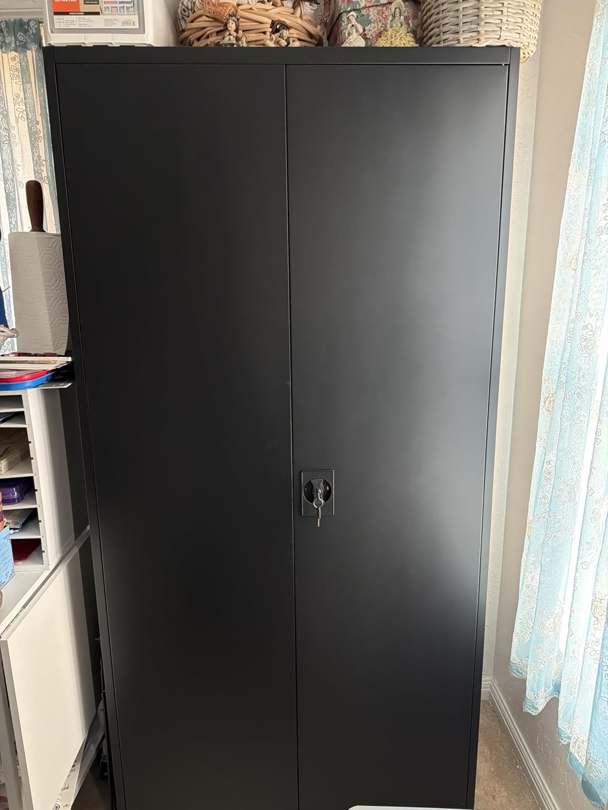 Letaya Metal Garage Storage Cabinets with Lock Door and Adjustable Shelves, Steel Tool Cabinets for Home,Office,Warehouse Organisieren (Black) customer photo 1