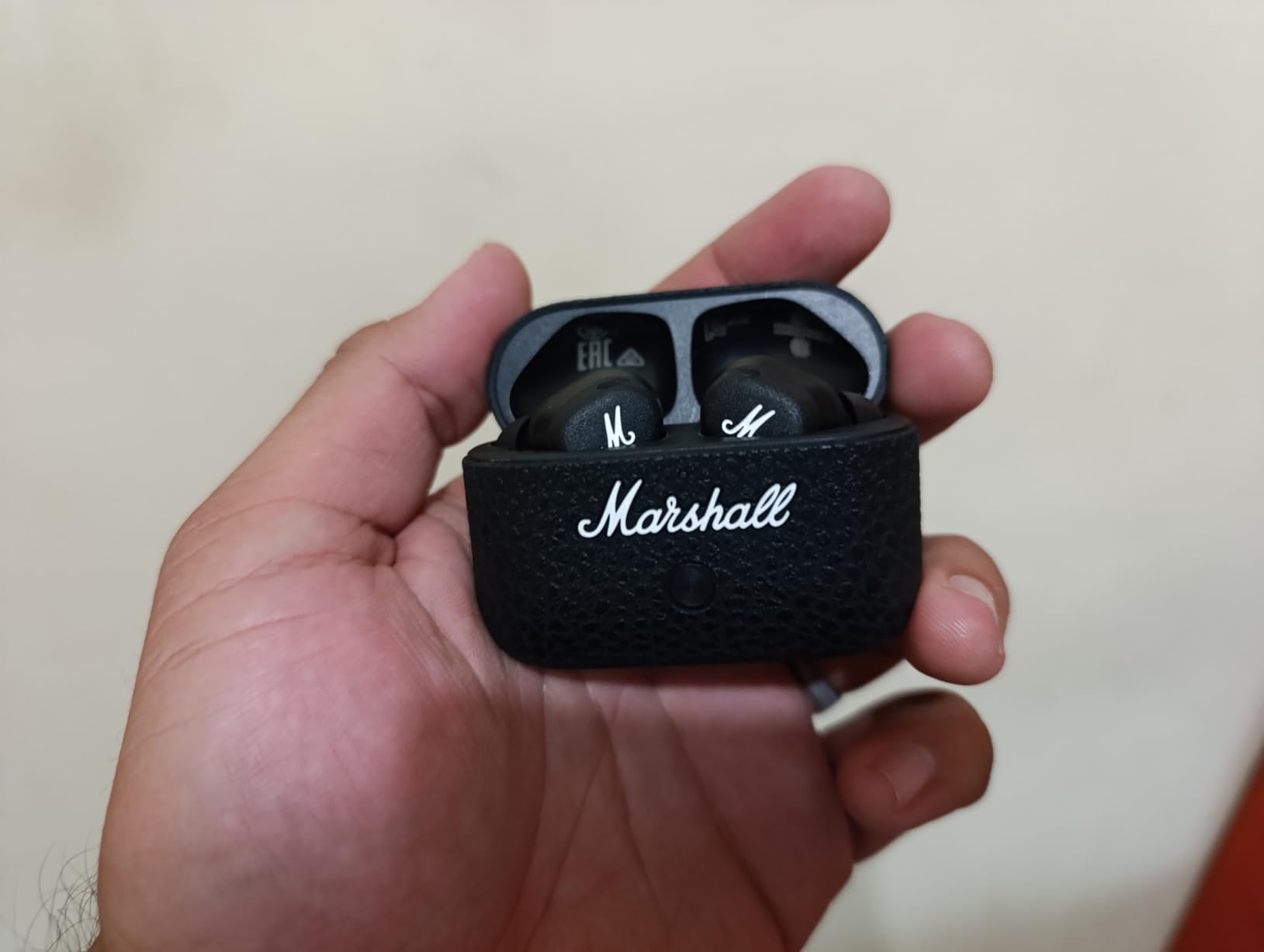 Motif II True Wireless Active Noise-Canceling Earbuds Headphones, Black customer photo 2
