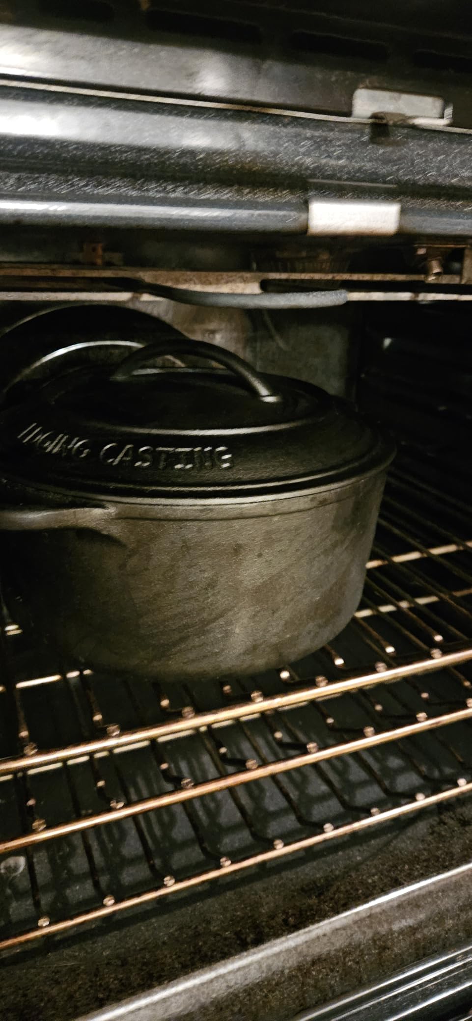 Pre-Seasoned Cast Iron Dutch Oven Pot with Lid Dual Handle, Sourdough Bread Baking Pots, Bread Oven, Camping, Grill, Induction, Electric, Round 5 Quart, Black customer photo 1
