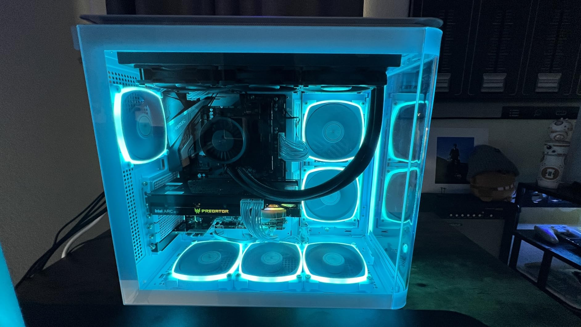 Montech, King 95 Dual-Chamber ATX Mid-Tower PC Gaming Case, High-Airflow, Toolless Panels, Sturdy Curved Tempered Glass Front and Side Panel, ARGB Lighting, Red customer photo 1