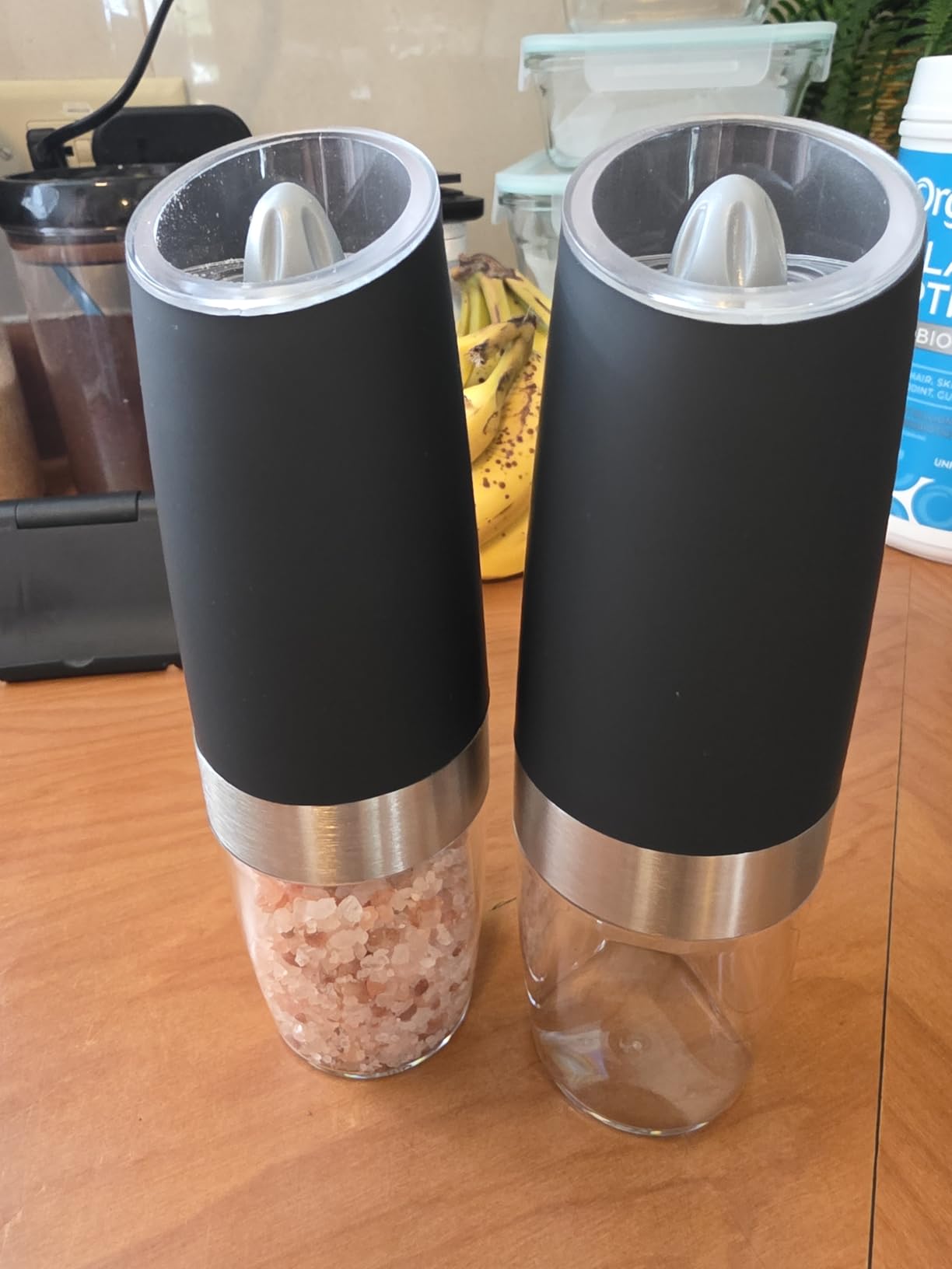 Gravity Electric Salt and Pepper Grinder set of 2, Automatic Salt And Pepper Grinder Set, Adjustable Roughness, Battery Powered, LED Light, 2 Pack, (Black) customer photo 1