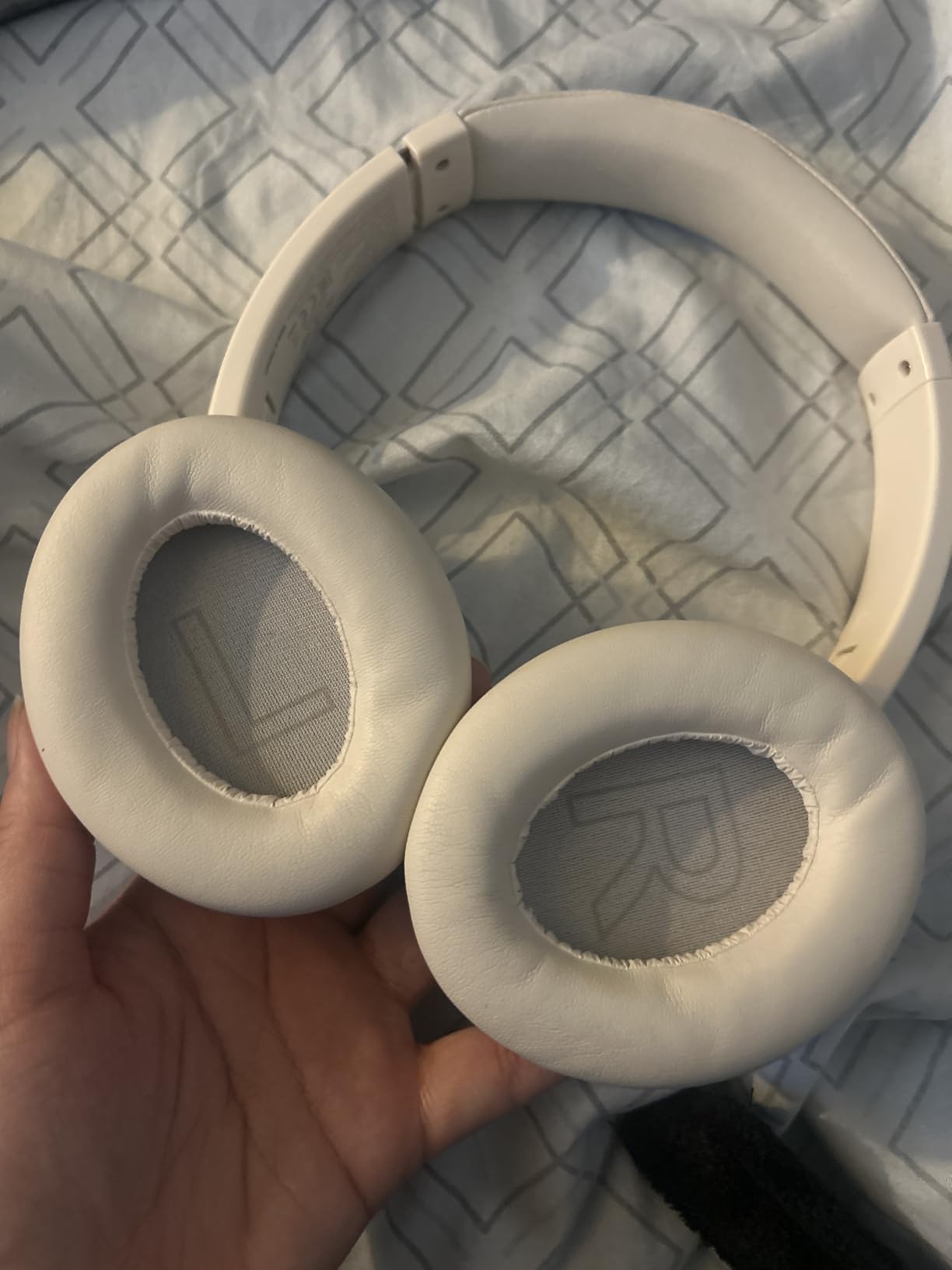 Soundcore by Anker Q20i Hybrid Active Noise Cancelling Headphones, Wireless Over-Ear Bluetooth, 40H Long ANC Playtime, Hi-Res Audio, Big Bass, Customize via an App, Transparency Mode (White) customer photo 2