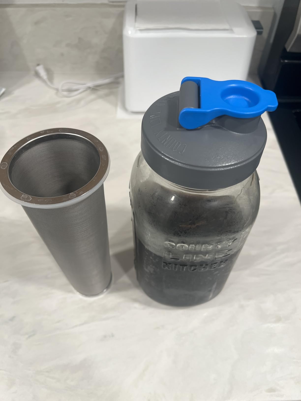 County Line Kitchen Glass Cold Brew Coffee Maker with Lid - Wide Mouth, 2 Quart (64 oz) - Heavy Duty, Leak Proof - Sun & Iced Tea Pitcher, Cold Brew Coffee, Breast Milk Storage, Water - Black customer photo 2