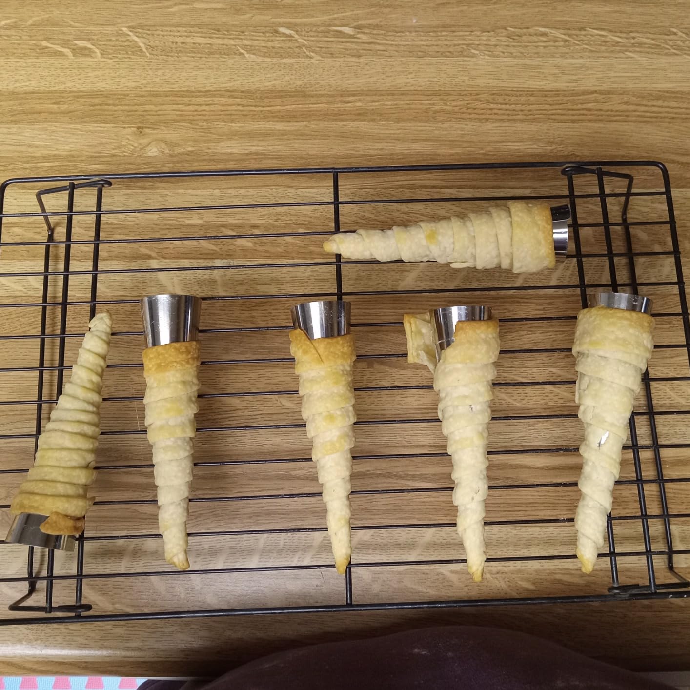 16 Pack Cannoli Tubes Stainless Steel, 5 inch Large Size Cannoli Tubes Baking Molds with Piping Bags, Long Piping Tips for Cream Horns, Cannoli Shell, Brioche Rolls, Croissant Toast customer photo 1