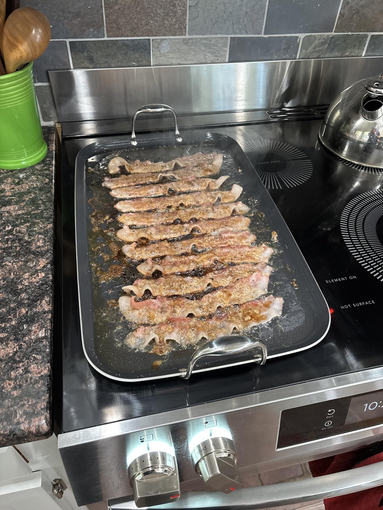 HexClad Hybrid Nonstick Double Burner Griddle, Stay-Cool Handles, Dishwasher-Friendly, Oven-Safe Up to 900F, Induction Ready, Compatible with All Cooktops customer photo 1