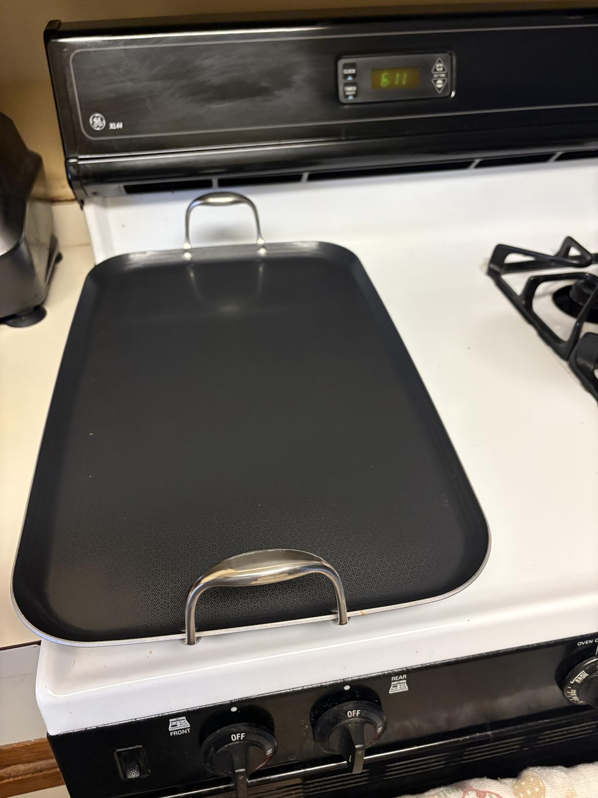 HexClad Hybrid Nonstick Double Burner Griddle, Stay-Cool Handles, Dishwasher-Friendly, Oven-Safe Up to 900F, Induction Ready, Compatible with All Cooktops customer photo 2