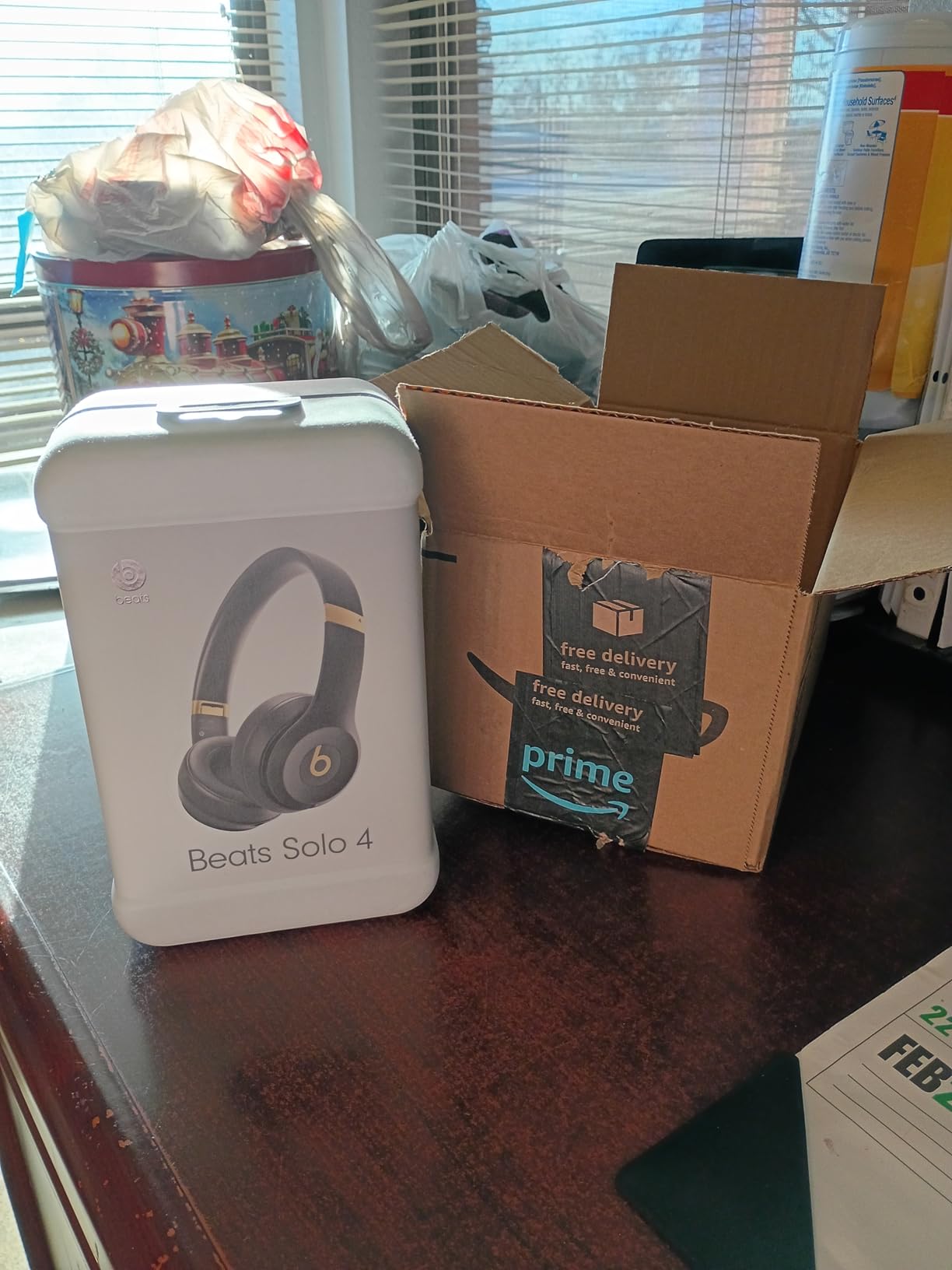 Beats Solo 4 - Wireless On-Ear Bluetooth Headphones, Up to 50-Hour Battery Life, Ultra-Lightweight Comfort, Apple & Android Compatible - Matte Black customer photo 2