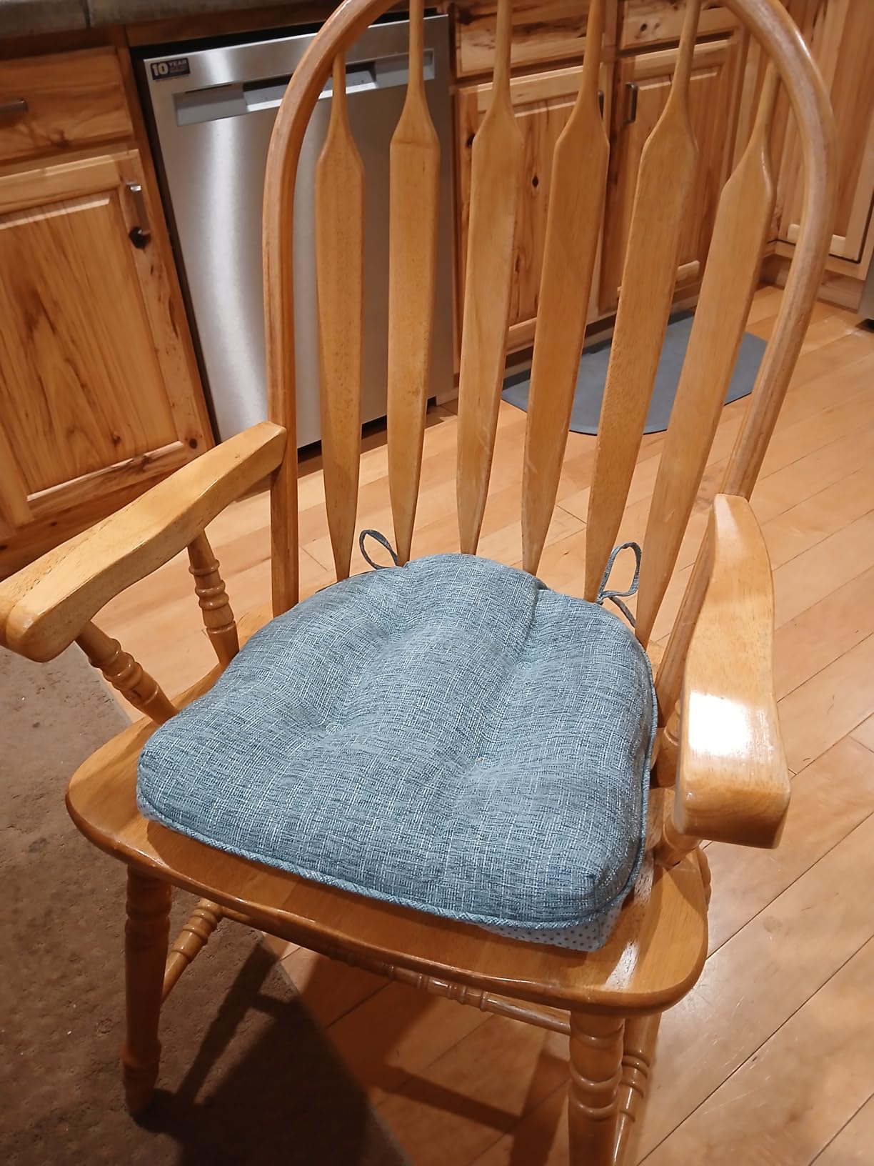 Chair Cushions for Dining Chairs Set of 4, Kitchen Chair Cushions, Chair Pads with Ties and Non Slip Backing, Tufted Memory Foam Seat Cushion 4 Pack, 15.5