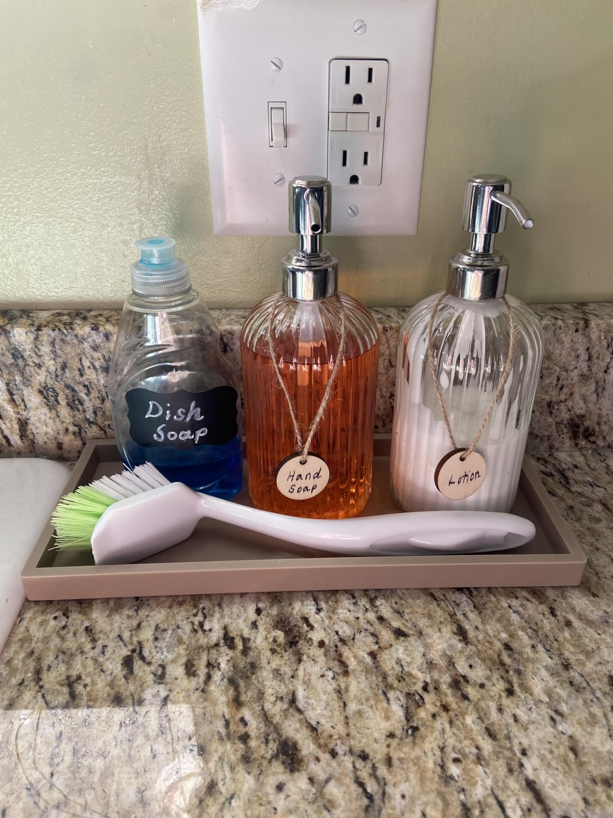 JASAI 18Oz Simple Glass Soap Dispenser with Black Rust Proof Pump,Refillable Kitchen soap Dispenser with Vertical Stripe, Bathroom Soap Dispenser for Dispense Hand soap, Dish Soap, Lotion. customer photo 1