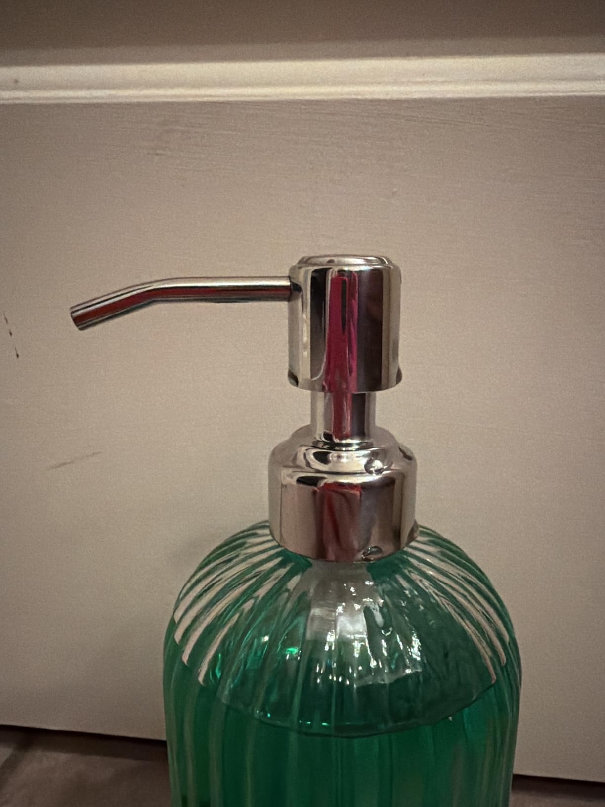 JASAI 18Oz Simple Glass Soap Dispenser with Black Rust Proof Pump,Refillable Kitchen soap Dispenser with Vertical Stripe, Bathroom Soap Dispenser for Dispense Hand soap, Dish Soap, Lotion. customer photo 2