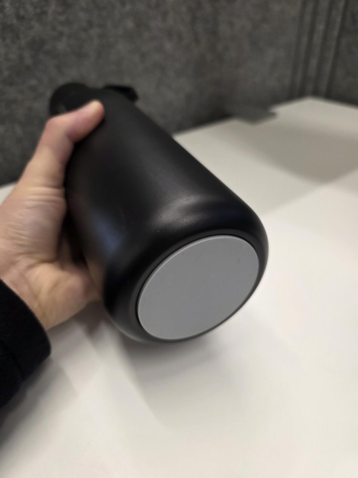 VSITOO 33oz Smart Self-Cleaning Water Bottle，Large Insulated Stainless Steel Bottle with AI Self-Clean, 30-Day Battery & Magnetic Charging for Outdoor Travel, Gym or Office, Black customer photo 2