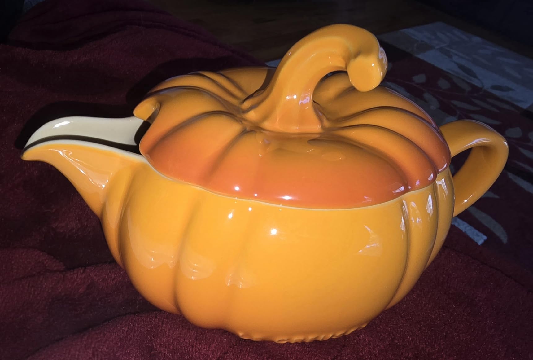 Le Creuset Stoneware Pumpkin Gravy Boat with Lid, 14 oz., White customer photo 1