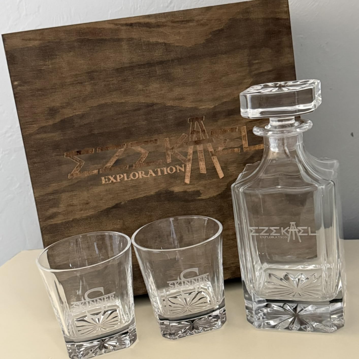 Square 25Oz Whiskey Liquor Decanter Set With 2 Glasses in Box,Decanter Set for Scotch Liquor,Whiskey Wine Decanter Suit for Men and Women Father Coworkers Lovers customer photo 1