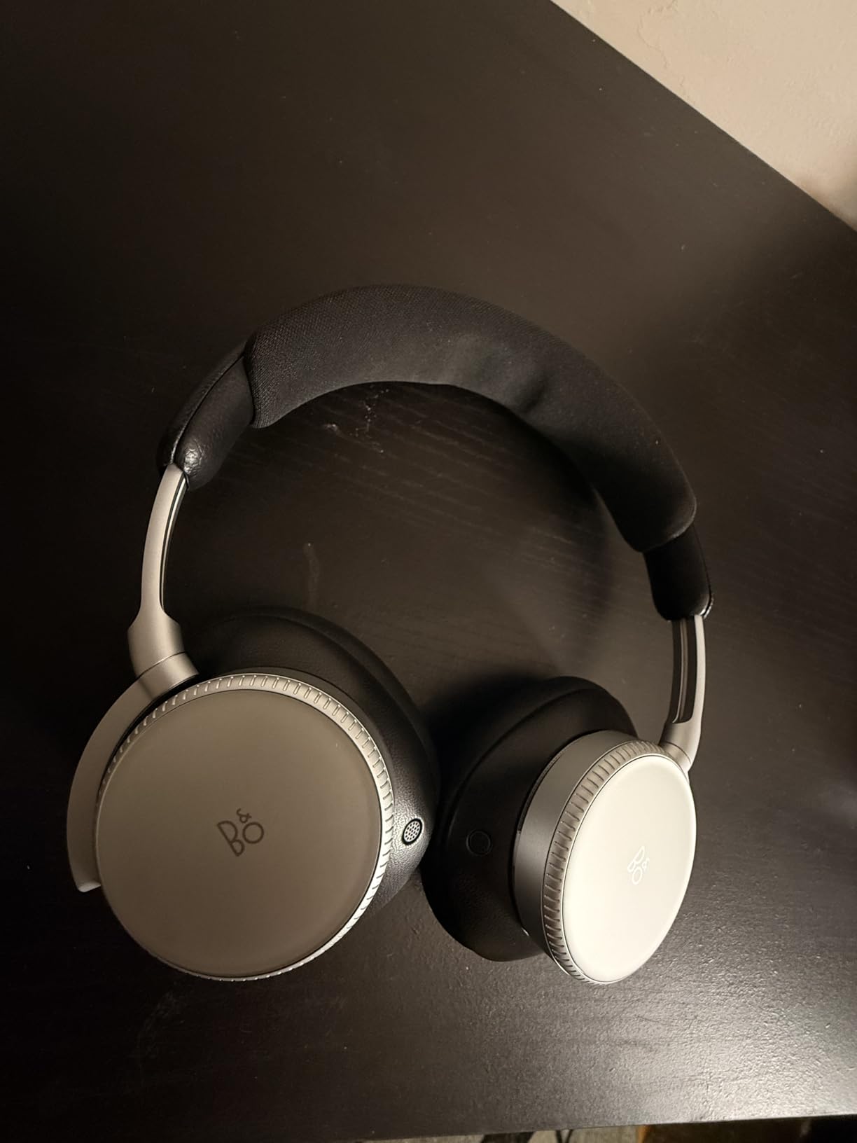 Bang & Olufsen Beoplay H100 Premium Wireless Active Noise Cancelling Over-Ear Headphones with Protective Carrying Case,Hourglass Sand customer photo 1