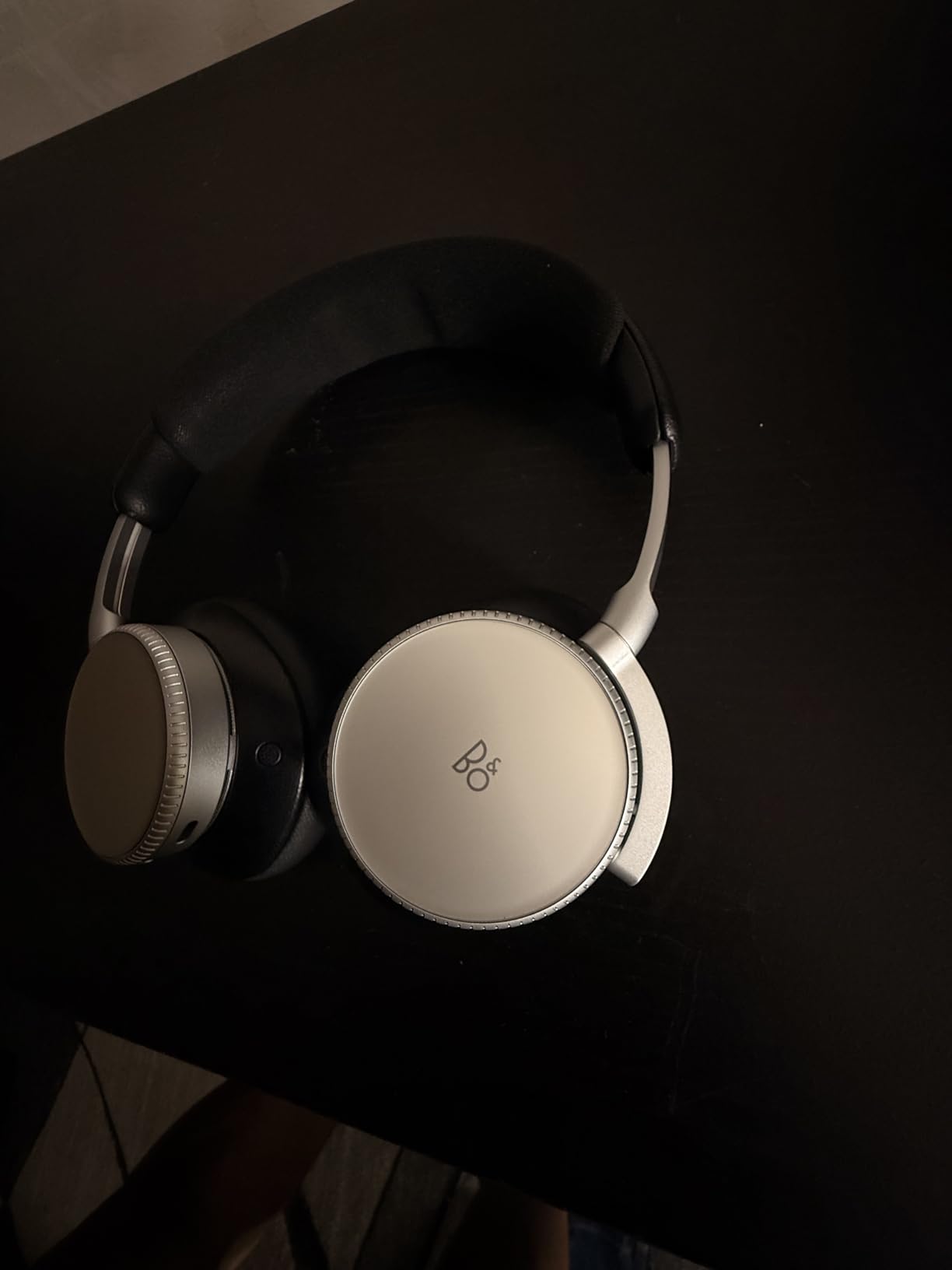 Bang & Olufsen Beoplay H100 Premium Wireless Active Noise Cancelling Over-Ear Headphones with Protective Carrying Case,Hourglass Sand customer photo 2