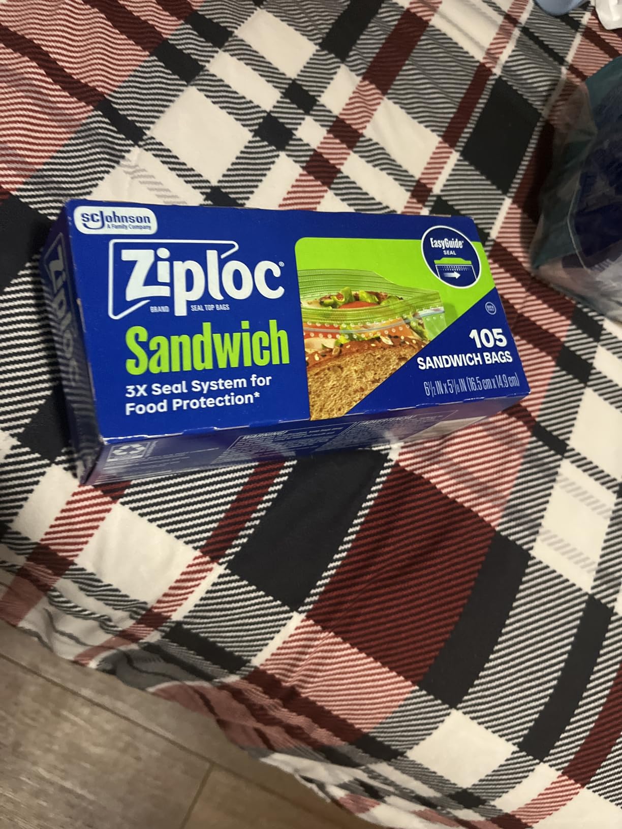 Ziploc Sandwich and Snack Bags with EasyGuide Texture, Plastic Storage Bags with Grip 'n Seal Technology, 105 Bags Total customer photo 1