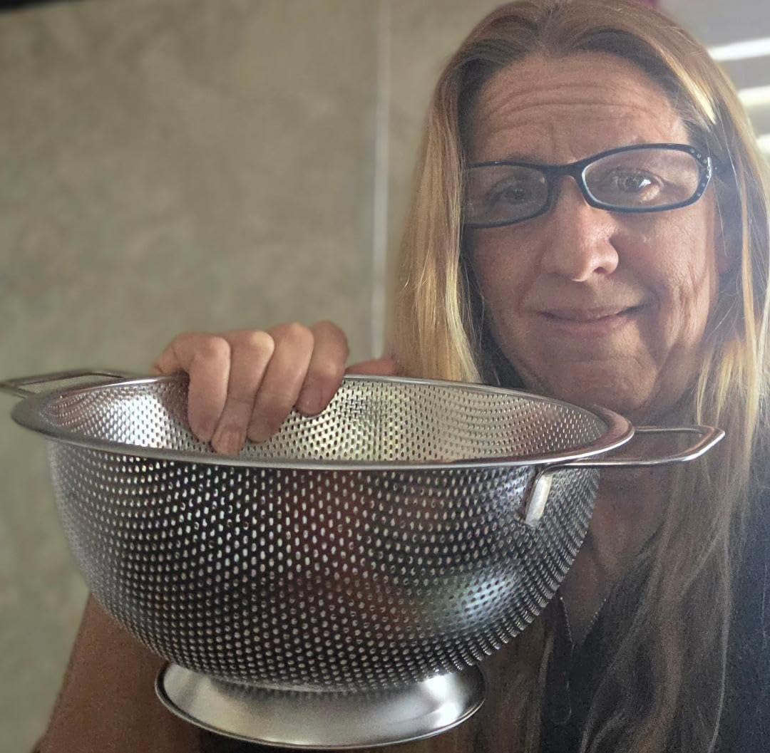 PriorityChef Premium Stainless Steel Colander for Kitchen, Durable Rice and Pasta Strainer with Handle, Rust-Resistant & Dishwasher Safe, 3 Qt customer photo 1