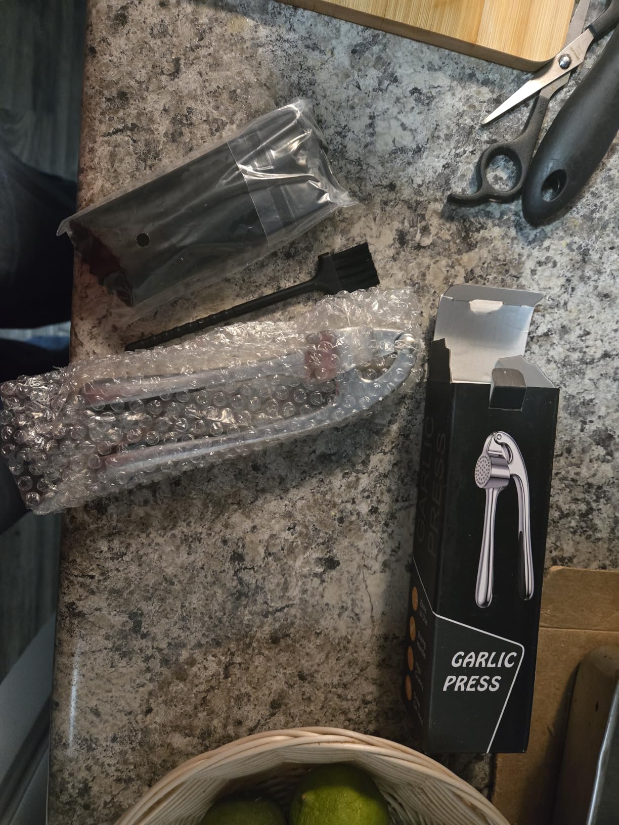 Kitchen Garlic Press, Rust Proof & Dishwasher Safe Garlic Mincer, Durable Garlic Crusher Set with Peeler&Brush, Easy to Clean and Squeeze, Matte customer photo 1