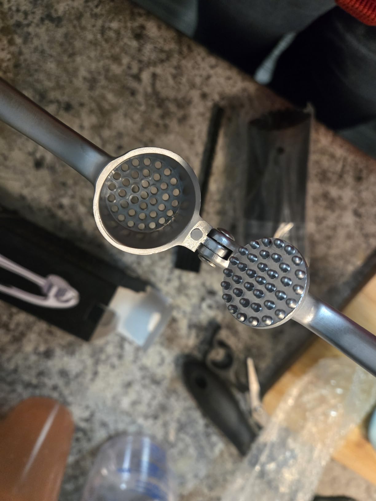 Kitchen Garlic Press, Rust Proof & Dishwasher Safe Garlic Mincer, Durable Garlic Crusher Set with Peeler&Brush, Easy to Clean and Squeeze, Matte customer photo 2