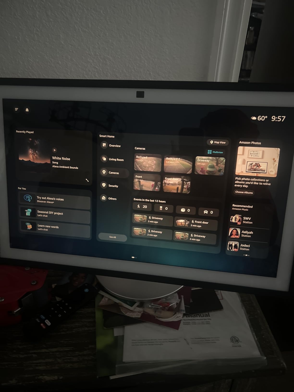 Echo Show 21 (2024 release) with Amazon Premium Adjustable Stand customer photo 2