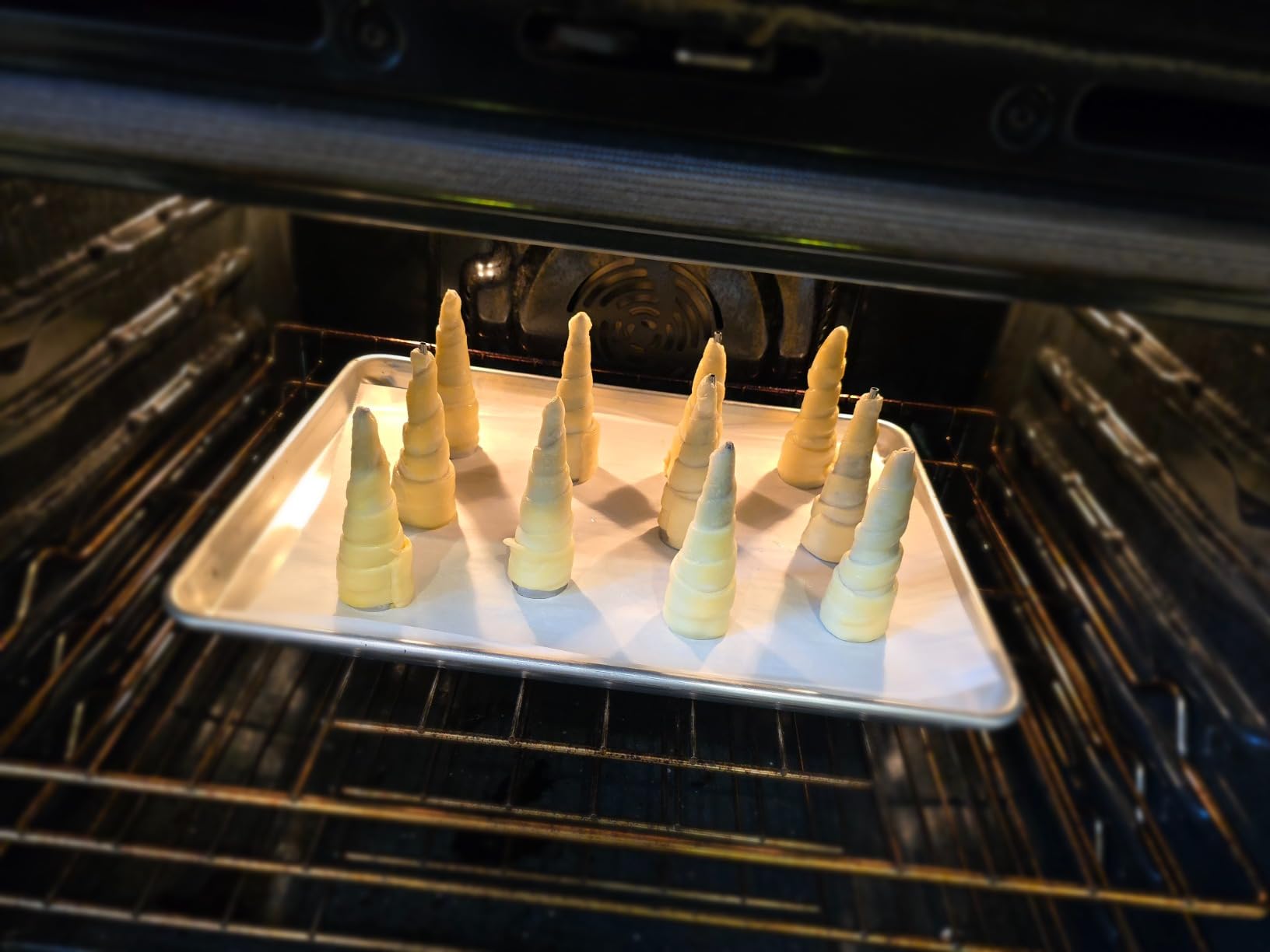 20pcs Cream Horn Molds For Baking Non-Stick Conical Cannoli Tubes Molds 4.7in Large Baking Cannoli Forms Pastry Molds with Cleaning Brush for Baking Croissants Bread, Brioche Rolls customer photo 2
