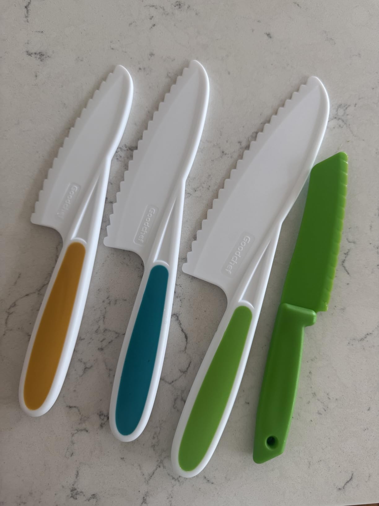 WALAWALA 4PCS Kids Knife Set for Real Cooking BPA Free with Plastic Toddler Play Kitchen Knives with Serrated Teeth Kitchen Safe Knives for Real Cooking and Cutting Fruits and breads customer photo 2
