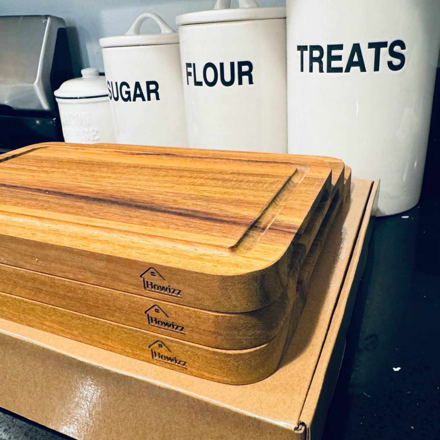Acacia Wood Large Cutting Board, Thick Edge Grain Solid Wood Butcher Block For Kitchen, Non Toxic Pre-Oiled Carving Tray w/Juice Grooves and Easy Grip Handle, 17