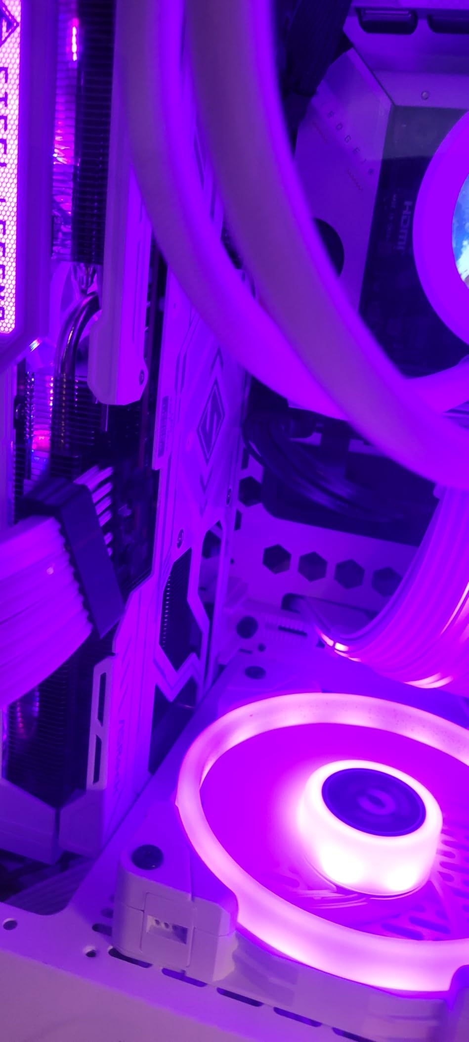 AMD Radeon RX 9070 XT Steel Legend 16GB White GPU 20Gbps GDDR6 256Bit (3rd Gen RT 2nd Gen AI Accelerators) PCIe5.0 800W 2x8-pin Triple Fan DP2.1a HDMI2.1b Graphics Card 2.9 Slot customer photo 2