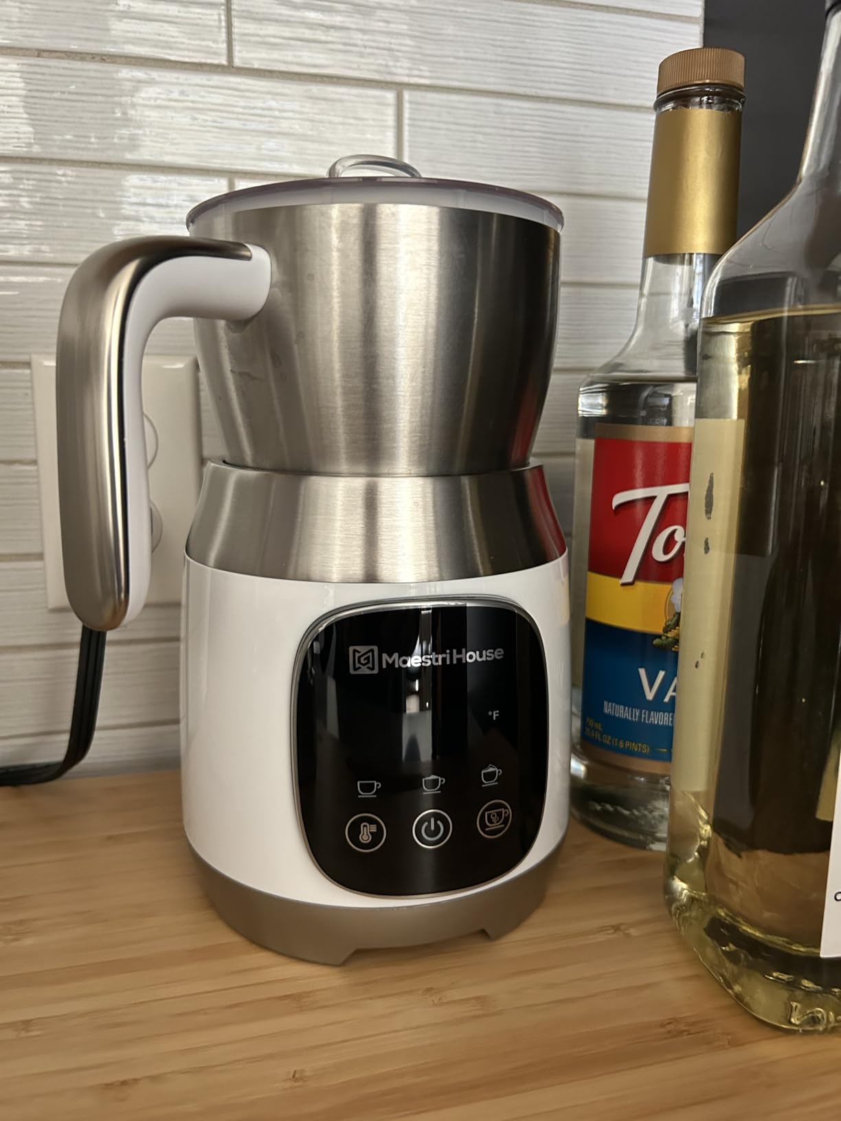 Maestri House Milk Frother, Variable Temp and Froth Thickness DualFro 600 Milk Frother Steamer, 21OZ Smart Touch Control Milk Warmer, Dishwasher Safe, Memory Function for Latte&Hot Chocolate (White) customer photo 2