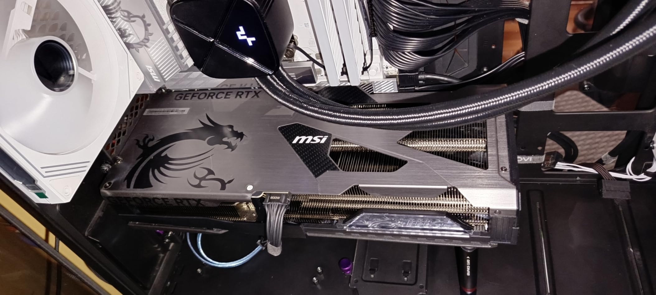 MSI Gaming RTX 5070 12G Vanguard SOC Graphics Card (12GB GDDR7, 192-bit, Extreme Performance: 2655 MHz, DisplayPort x3 2.1a, HDMI 2.1b, NVIDIA Blackwell Architecture) customer photo 1