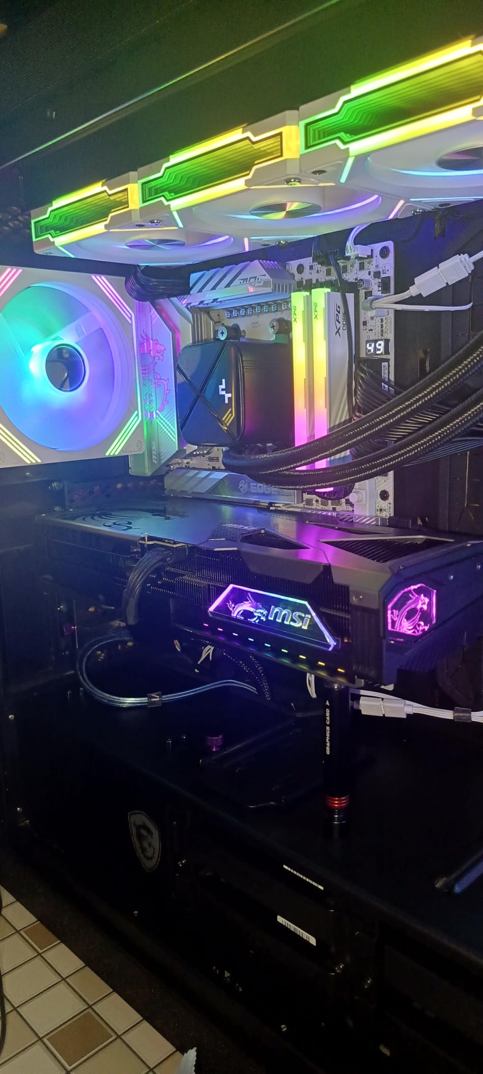 MSI Gaming RTX 5070 12G Vanguard SOC Graphics Card (12GB GDDR7, 192-bit, Extreme Performance: 2655 MHz, DisplayPort x3 2.1a, HDMI 2.1b, NVIDIA Blackwell Architecture) customer photo 2