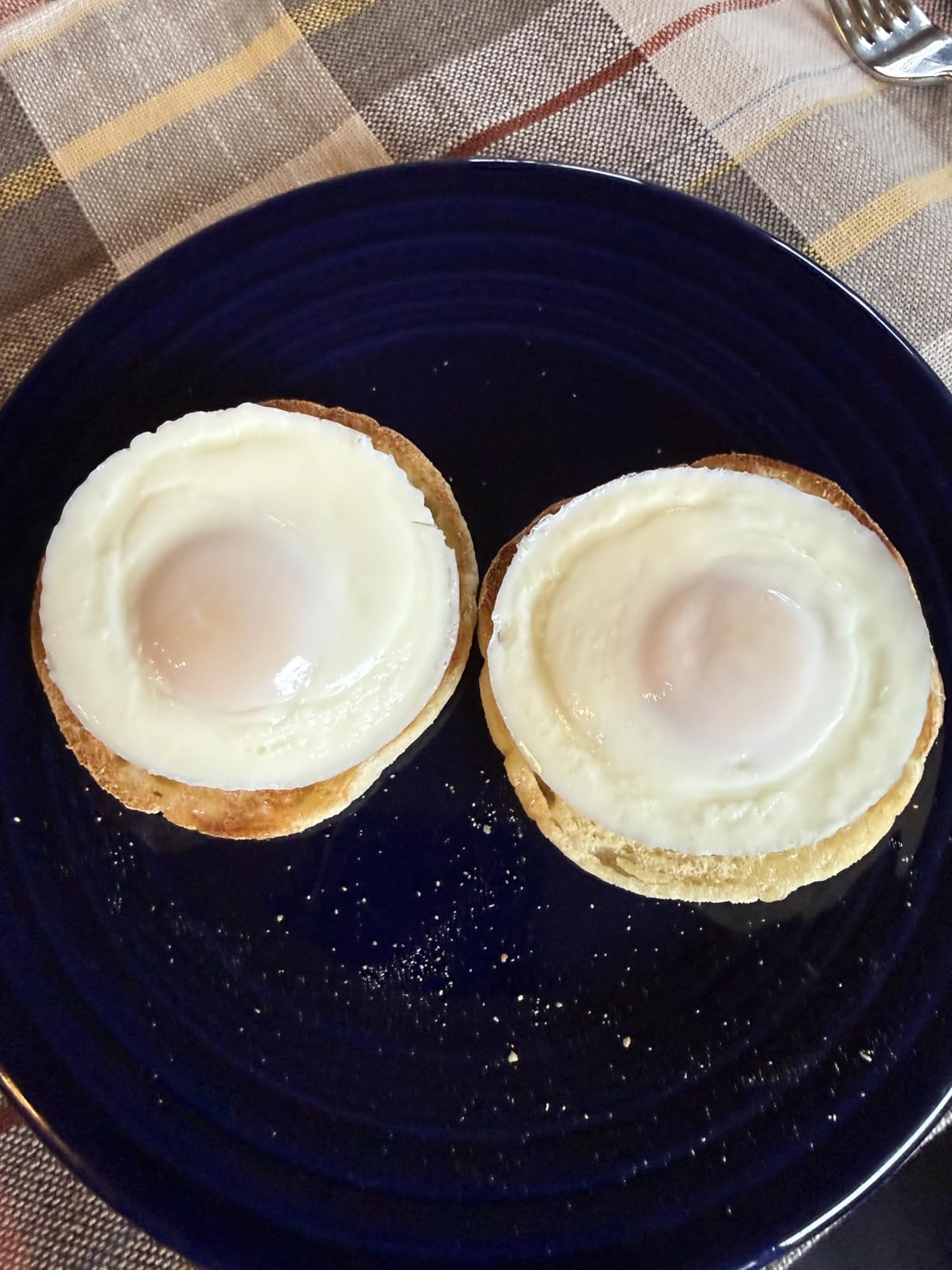 Eggssentials - Poached Egg Cups - Pack of 4 - BPA Free Silicone Egg Poacher Cups - Nonstick Poached Egg Cooker for Microwave, Stovetop, Baking - Easy to Clean Poaching Pods for Perfect Eggs customer photo 2