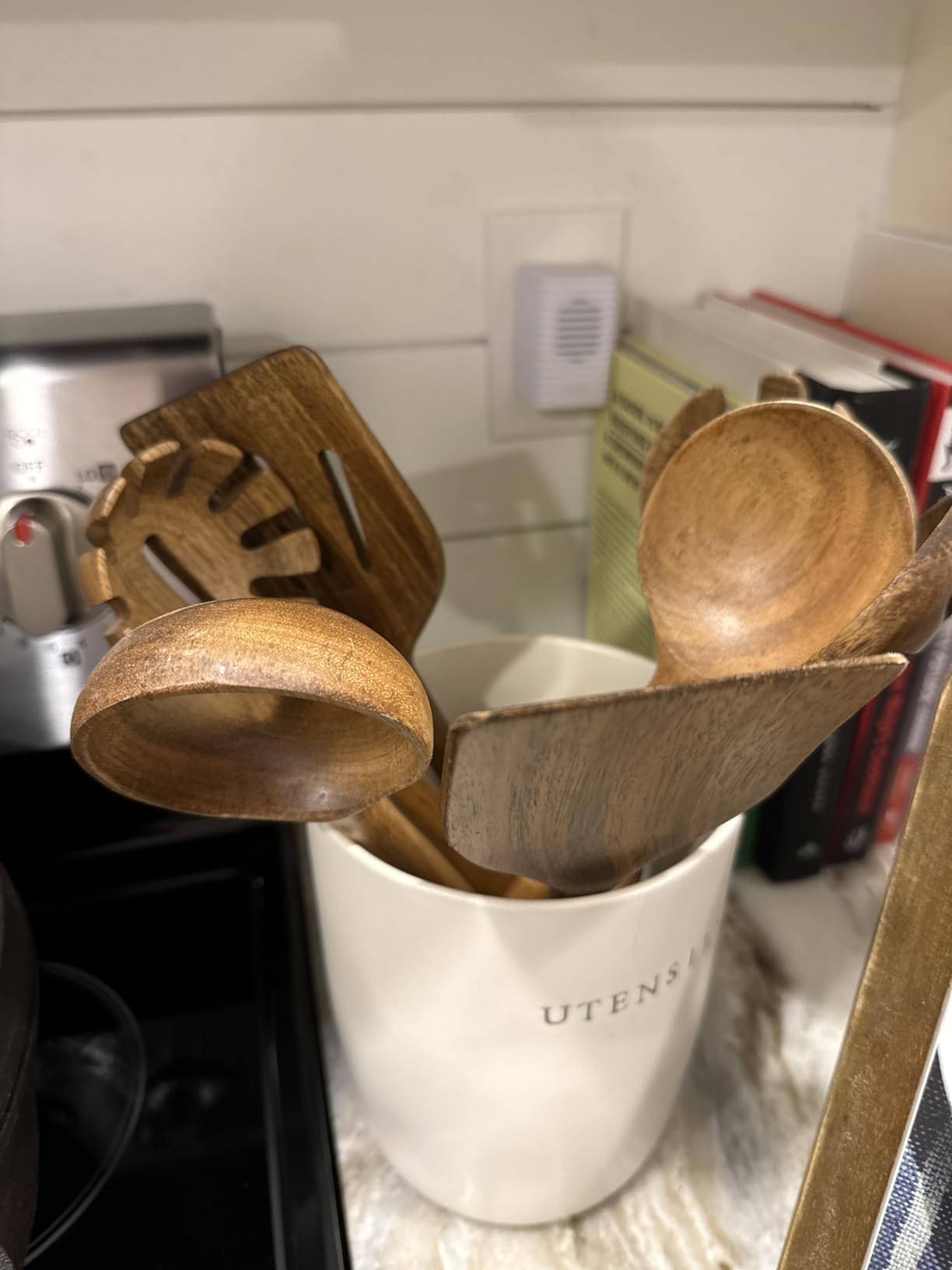 Non-Toxic Cooking Utensils - 6-Piece Kitchen Utensils Set, Glue-Free & One-Piece Wooden Spoons for Cooking, Natural Wooden Utensil Set with Plant-Based Finish, Free of Forever Chemicals customer photo 1